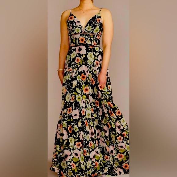 David's Bridal Dresses & Skirts - David’s bridal v-neck maxi floral dress